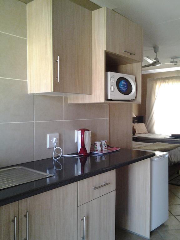 Airport Lodge Guest House كمبتون بارك الغرفة الصورة