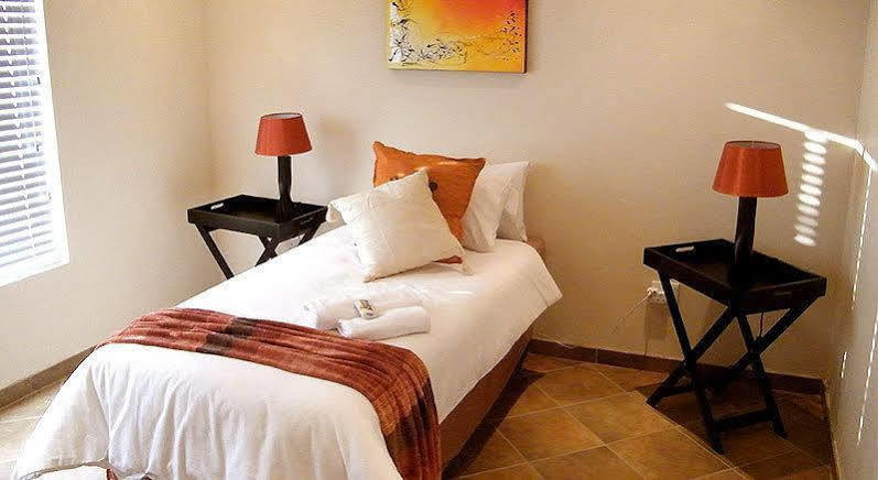 Airport Lodge Guest House كمبتون بارك المظهر الخارجي الصورة